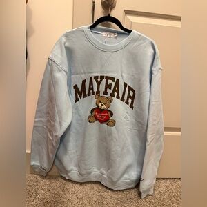 The Mayfair Group M/L Bear Fleece Graphic Sweatshirt. 🧸⚡️
